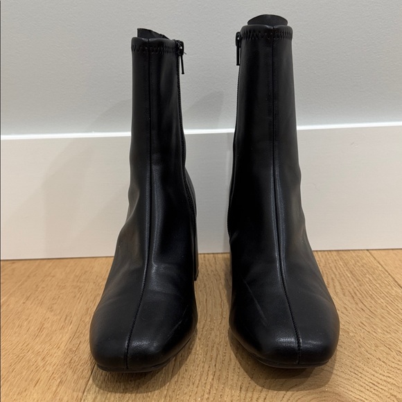 A New Day Pippa stretch faux leather ankle boots Sz 6.5 - Picture 3 of 13